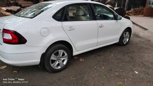 https://images10.gaadi.com/usedcar_image/4270190/original/processed_61a8ad01-d773-4a3a-b5a4-a1537ef9e7d9.jpg?imwidth=6401