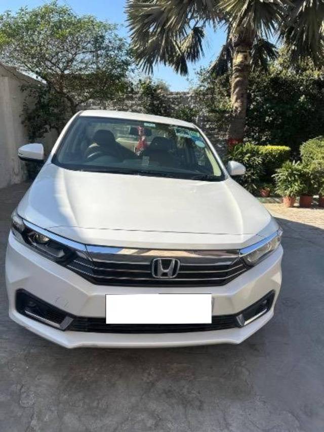 https://images10.gaadi.com/usedcar_image/4270248/original/processed_b4d0e605-d9c9-4c0e-8c51-9a4d43463626.jpeg?imwidth=6400