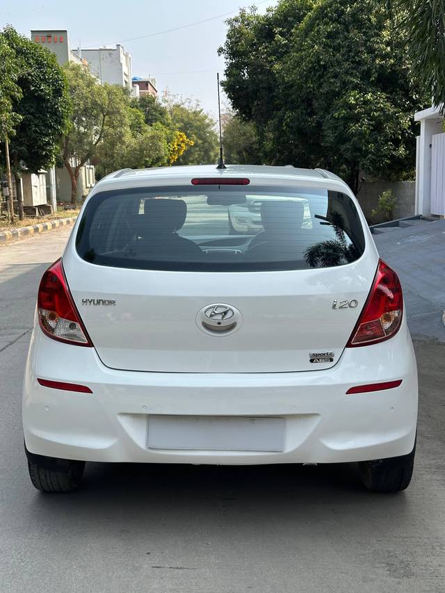 https://images10.gaadi.com/usedcar_image/4270285/original/processed_aae54ddcc420ac3d023c222f4a43c937.jpg?imwidth=6402