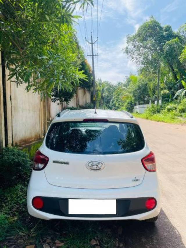 https://images10.gaadi.com/usedcar_image/4270289/original/processed_099db678-03de-40e9-911f-cfa63cc572b6.jpg?imwidth=6401