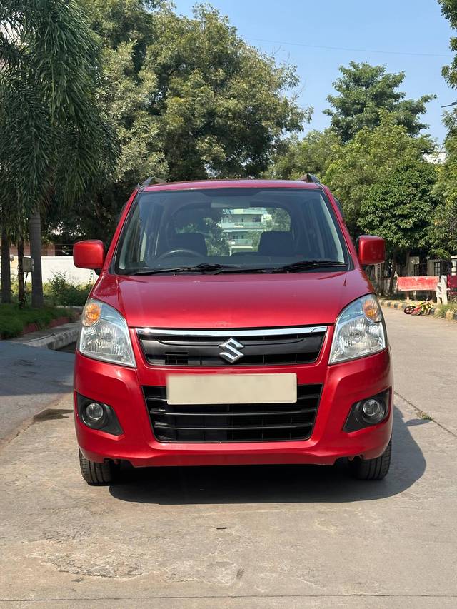 https://images10.gaadi.com/usedcar_image/4270301/original/processed_e6af23ebaa61b5b34ccae4bd09c7f8cd.jpg?imwidth=6402