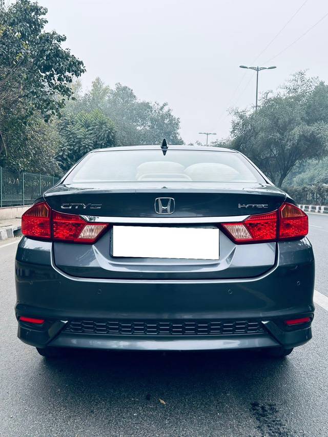 https://images10.gaadi.com/usedcar_image/4270506/original/processed_a70e5e9160ba5f16b9124c024e5c42a6.jpg?imwidth=6402