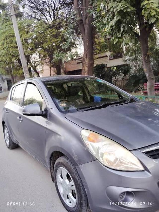 https://images10.gaadi.com/usedcar_image/4270553/original/processed_26768f6d-6abb-4572-afb6-7781aff17741.jpg?imwidth=6402