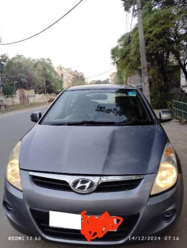 https://images10.gaadi.com/usedcar_image/4270553/original/processed_2e37f938-c8a7-4238-a2de-d749fbbb3440.jpg?imwidth=6400