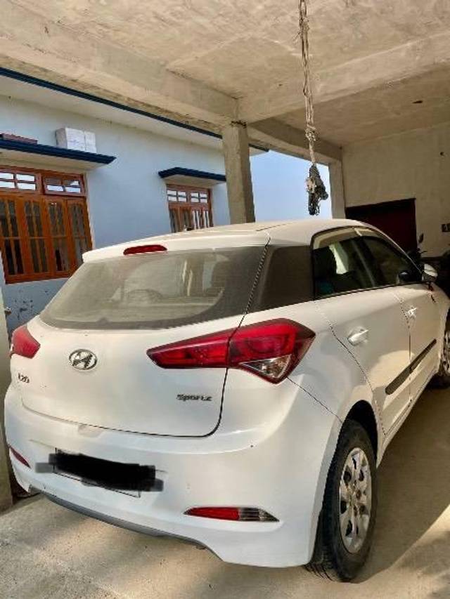 https://images10.gaadi.com/usedcar_image/4270558/original/processed_1d395625-0f25-46d7-b0d6-fae234c12511.jpeg?imwidth=6401