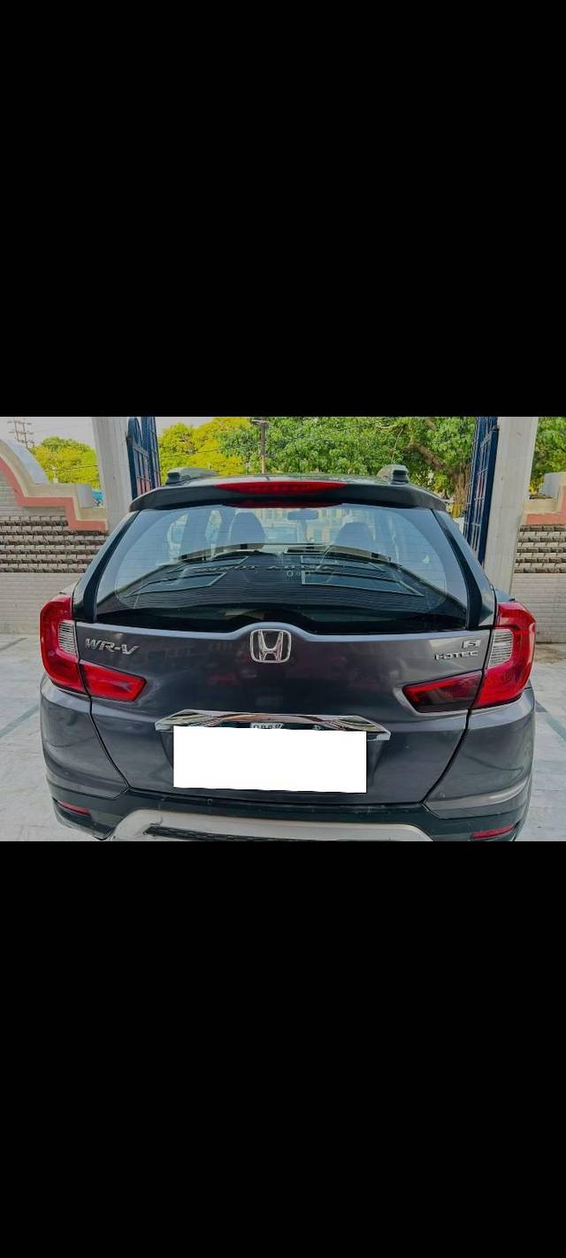 https://images10.gaadi.com/usedcar_image/4270701/original/processed_58e58c3ba75eb5f9e210d53382085276.jpg?imwidth=6401