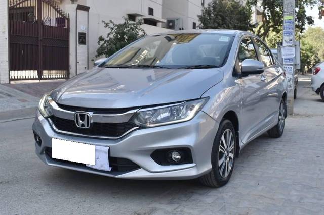 https://images10.gaadi.com/usedcar_image/4270780/original/processed_09e24ab1c8f63b331024ec18c280f4b4.jpg?imwidth=6402