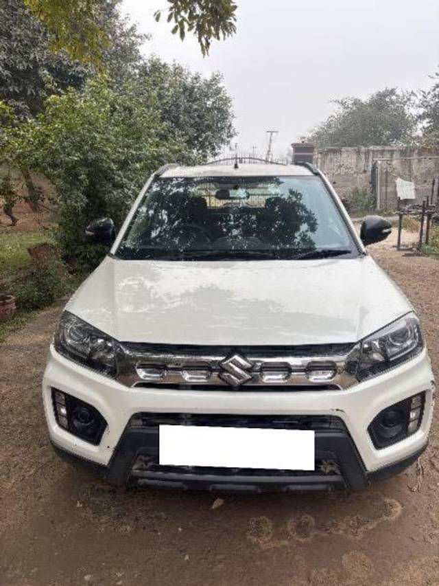 https://images10.gaadi.com/usedcar_image/4270846/original/processed_b72da64f-b6a6-4a31-b597-6d42351fd63f.jpg?imwidth=6402