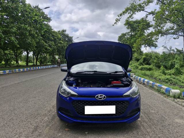 https://images10.gaadi.com/usedcar_image/4270855/original/processed_37483aea02cc82499993d29288969225.jpg?imwidth=6400