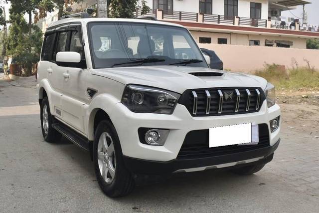 https://images10.gaadi.com/usedcar_image/4270865/original/processed_62eb87b262c2d8c342d24e5bc6050f08.jpg?imwidth=6400