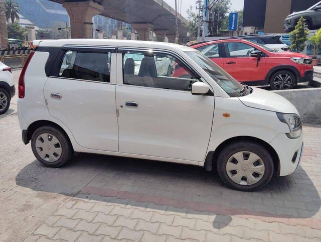 https://images10.gaadi.com/usedcar_image/4270872/original/processed_d81b2d06dc165b74b88ec0c666991a7b.jpg?imwidth=6401