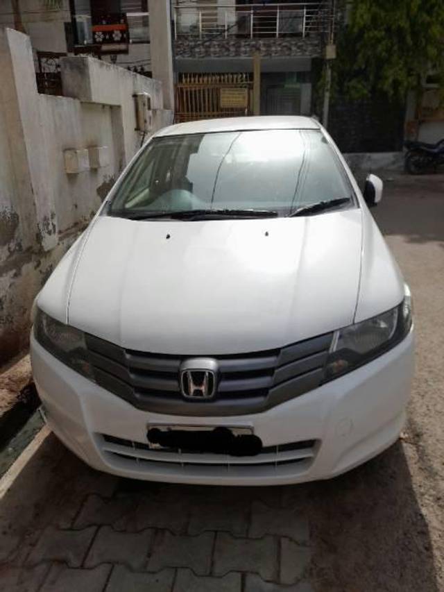 https://images10.gaadi.com/usedcar_image/4270916/original/processed_1d882800-9cbe-4bf2-b7d5-55aa3fa3fb16.jpg?imwidth=6400