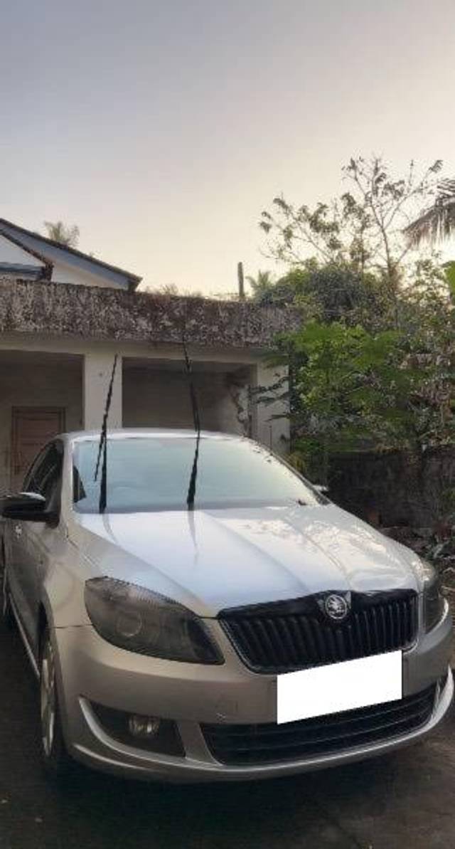 https://images10.gaadi.com/usedcar_image/4270943/original/processed_2bd587f8-2041-4dfb-9e88-ccb96ec2371d.jpeg?imwidth=6400