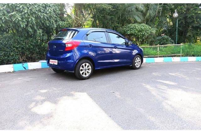 https://images10.gaadi.com/usedcar_image/4270946/original/processed_d43eccf51380801408706f6c5a8d77a6.jpeg?imwidth=6402