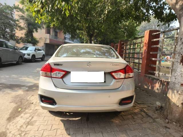 https://images10.gaadi.com/usedcar_image/4270960/original/0e2f15cd1a5d96e55c416179dd601ddb.jpg?imwidth=6401