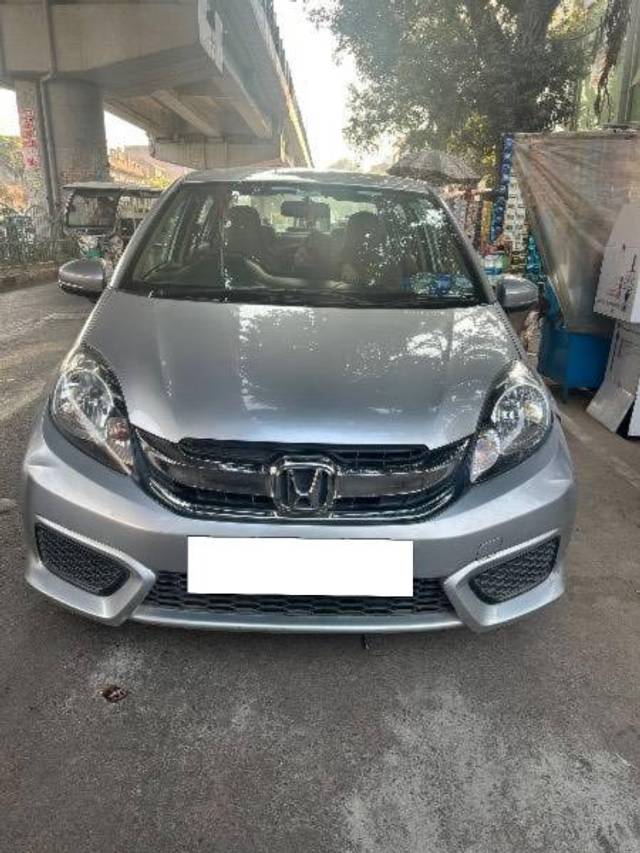 https://images10.gaadi.com/usedcar_image/4270981/original/processed_10d28ac4-ae23-4c0b-84a4-7dcd50ea7e68.jpg?imwidth=6400