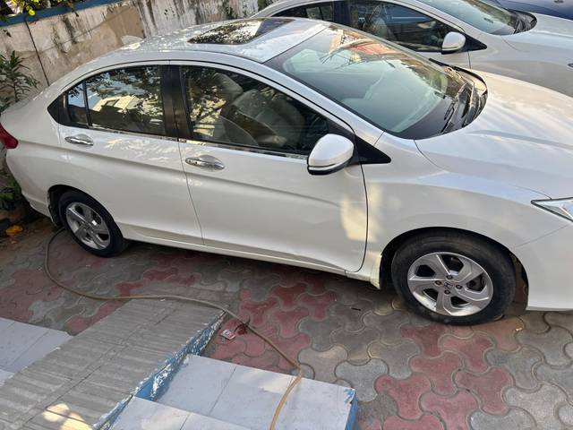 https://images10.gaadi.com/usedcar_image/4271138/original/1e2075cd2dfd71bb3b2e842c4addead0.jpg?imwidth=6401