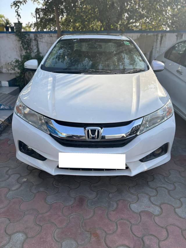 https://images10.gaadi.com/usedcar_image/4271138/original/processed_5374379e8c7fcfe623aef56d9d07e1d0.jpg?imwidth=6402