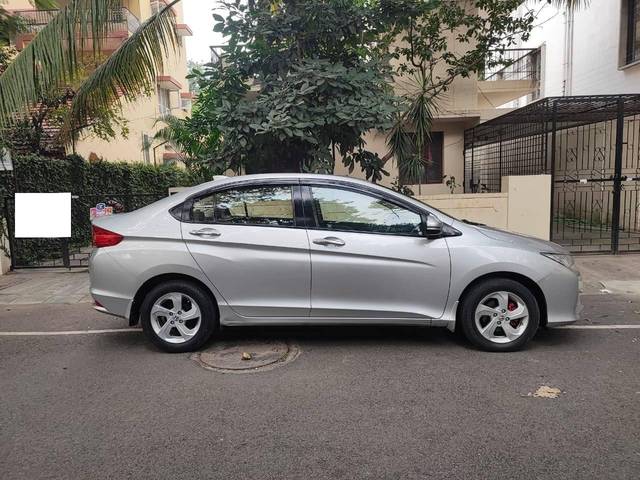 https://images10.gaadi.com/usedcar_image/4271264/original/processed_50489e390ba41ca9a96f471f79627273.jpg?imwidth=6401