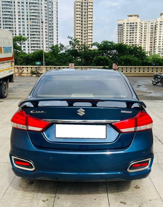 https://images10.gaadi.com/usedcar_image/4271271/original/processed_d8c186fe2d976d65299c683824141ccd.jpg?imwidth=6402