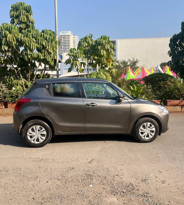 https://images10.gaadi.com/usedcar_image/4271273/original/processed_be80d7d4d654c908b436de16fe9292b0.jpg?imwidth=6401