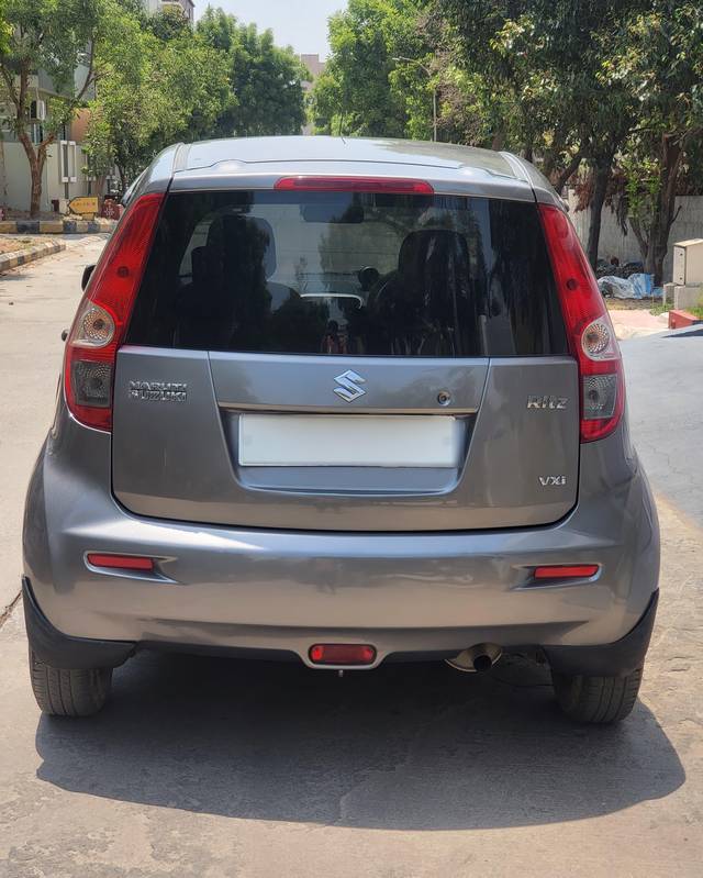 https://images10.gaadi.com/usedcar_image/4271278/original/processed_1437c2ce2c051dd896f7e44164878022.jpg?imwidth=6402