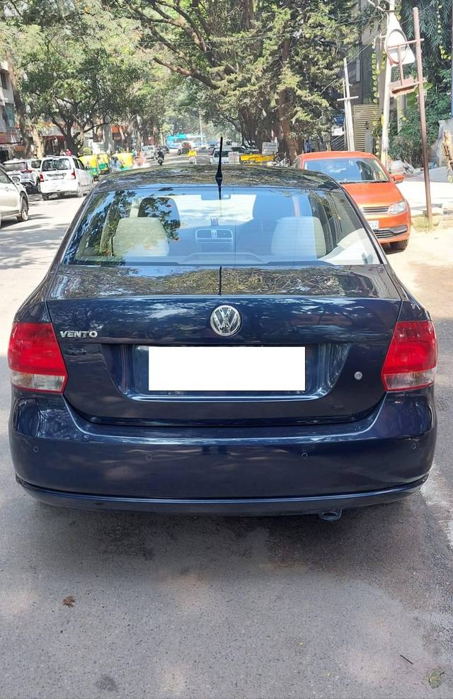 https://images10.gaadi.com/usedcar_image/4271294/original/processed_c7bdbf2951d78b8efa4c693562606f95.jpg?imwidth=6402