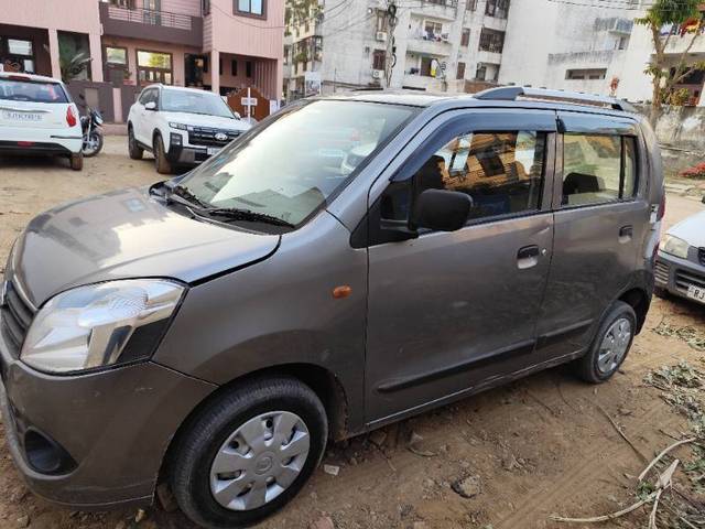 https://images10.gaadi.com/usedcar_image/4271332/original/deb8e9021457d39de67eb445a60ea8e0.jpg?imwidth=6400