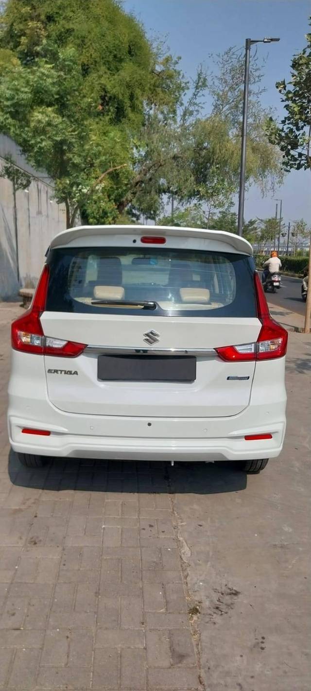 https://images10.gaadi.com/usedcar_image/4271351/original/processed_bfefaf5ec1f3f1d25d8abd49d7543fa4.jpg?imwidth=6402