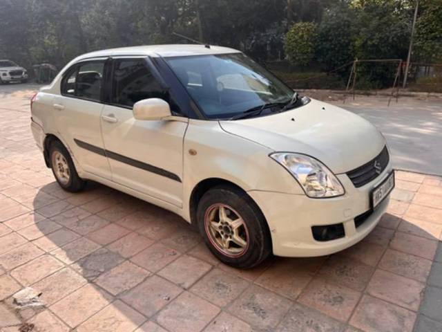 https://images10.gaadi.com/usedcar_image/4271422/original/processed_04700bbd-67ab-4bb1-8264-14e0b5f3c14f.jpeg?imwidth=6400