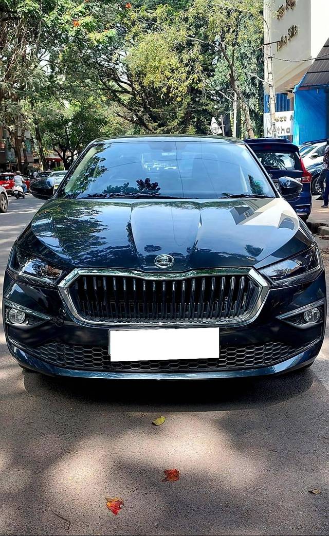 https://images10.gaadi.com/usedcar_image/4271497/original/processed_269afa85c2de238c49a1d50dc0564915.jpg?imwidth=6400