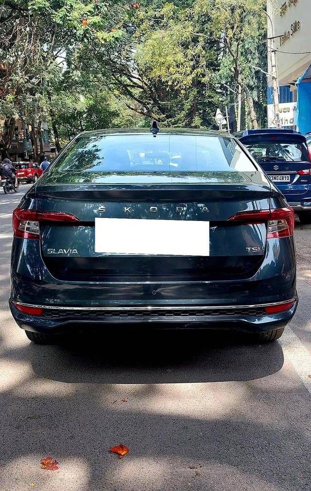 https://images10.gaadi.com/usedcar_image/4271497/original/processed_42f7c3c3a6fbd2e5f5ccb98e15a8d2ac.jpg?imwidth=6402