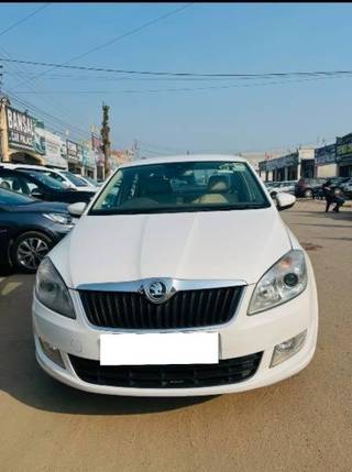 Skoda Rapid 2014-2016 Skoda Rapid 1.5 TDI AT Elegance