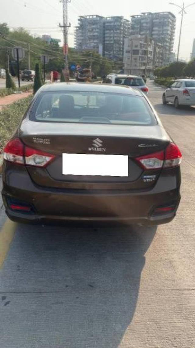 https://images10.gaadi.com/usedcar_image/4271623/original/processed_b3a28d53-73ea-4098-8d7e-623c0cb0783f.jpeg?imwidth=6401