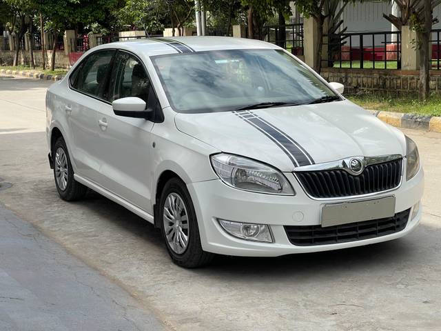 https://images10.gaadi.com/usedcar_image/4271695/original/711808b1e7d0b47122273f1318d83fe4.jpg?imwidth=6400