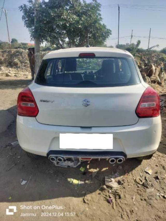 https://images10.gaadi.com/usedcar_image/4271758/original/processed_b2b1203d-37e5-4626-bd4c-1473a56f1cee.jpg?imwidth=6400