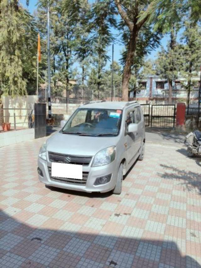 https://images10.gaadi.com/usedcar_image/4271858/original/processed_577f001c-05d2-48f6-9522-9b36d03edb5c.jpg?imwidth=6400