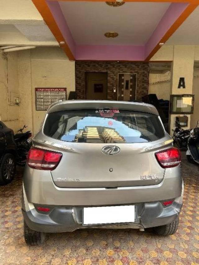 https://images10.gaadi.com/usedcar_image/4271887/original/processed_3eda8508-6dbb-402c-9c38-3c2fdad619d3.jpeg?imwidth=6402