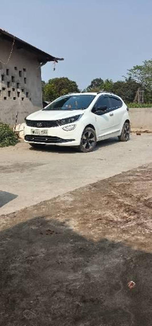 https://images10.gaadi.com/usedcar_image/4271890/original/processed_a3b15e33-26ab-4838-a3df-7bd827ccd6a5.jpg?imwidth=6401