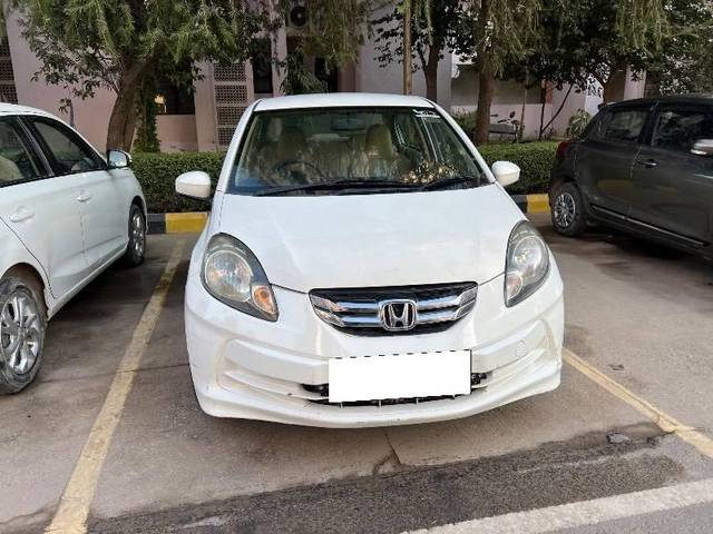 https://images10.gaadi.com/usedcar_image/4271902/original/processed_7479bd87-2887-4c01-95a5-1f1e44e6cbdd.jpeg?imwidth=6401