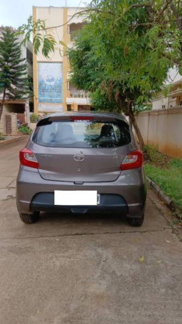 https://images10.gaadi.com/usedcar_image/4271995/original/06b6f880fd311be9b9fee81a09d4b660.jpg?imwidth=6401