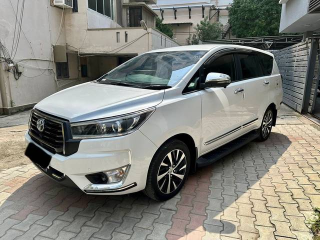 https://images10.gaadi.com/usedcar_image/4272018/original/b36630fc75359b48febe7c66700666e8.jpg?imwidth=6402