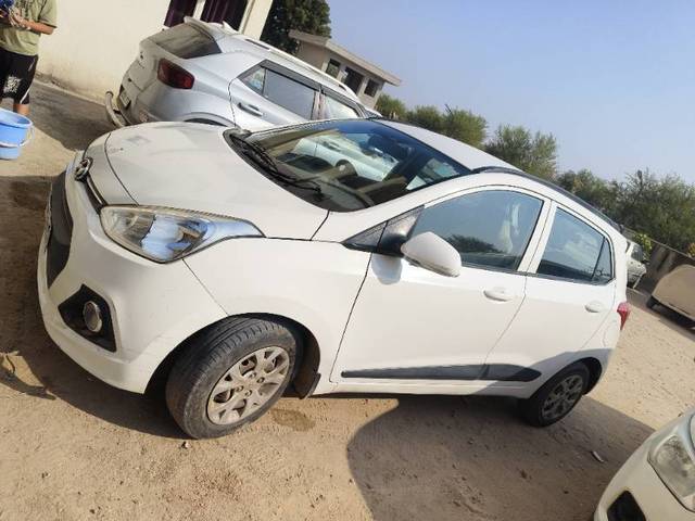 https://images10.gaadi.com/usedcar_image/4272033/original/79ec44e808a4cd1ed6c9f37452224deb.jpg?imwidth=6401