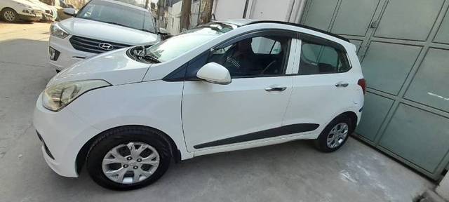 https://images10.gaadi.com/usedcar_image/4272034/original/4cabcc0eee6034ab3ac0d6971bf20e92.jpg?imwidth=6402