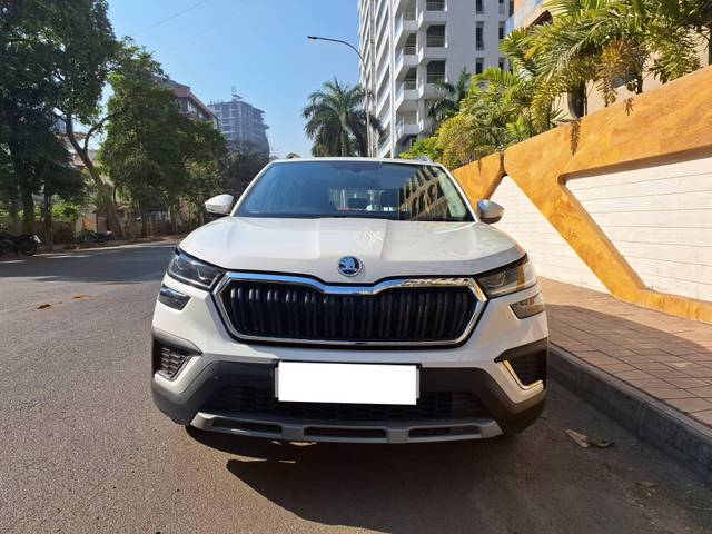 https://images10.gaadi.com/usedcar_image/4272052/original/processed_5fc465d837ce2507300a9e07455836cd.jpg?imwidth=6400