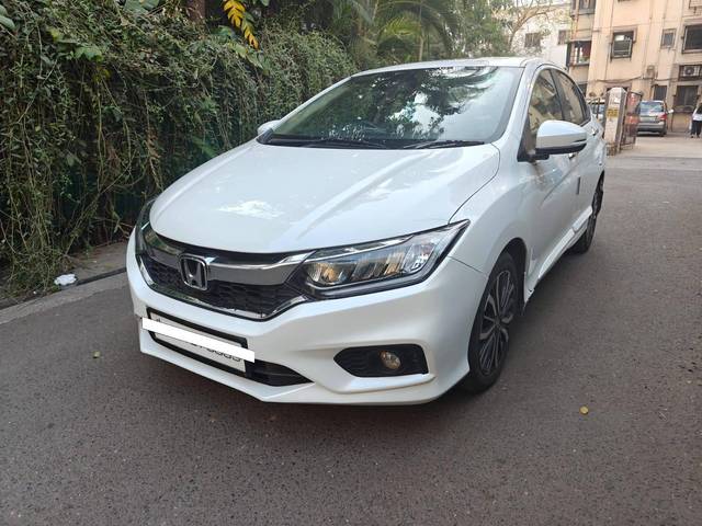 https://images10.gaadi.com/usedcar_image/4272054/original/processed_c96cea4b9509aad283ae0349a2c92d86.jpeg?imwidth=6402