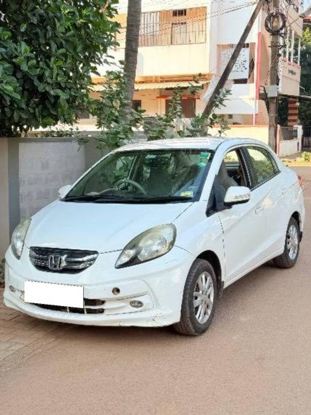 https://images10.gaadi.com/usedcar_image/4272063/original/processed_e850cd32-5b5d-4c0c-b6de-d4c7fb66e7e2.jpeg?imwidth=6400