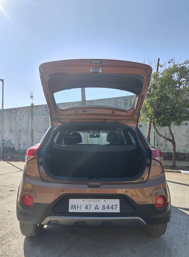 https://images10.gaadi.com/usedcar_image/4272094/original/processed_076897aef4058b719dda98b4cff295a6.jpg?imwidth=6402