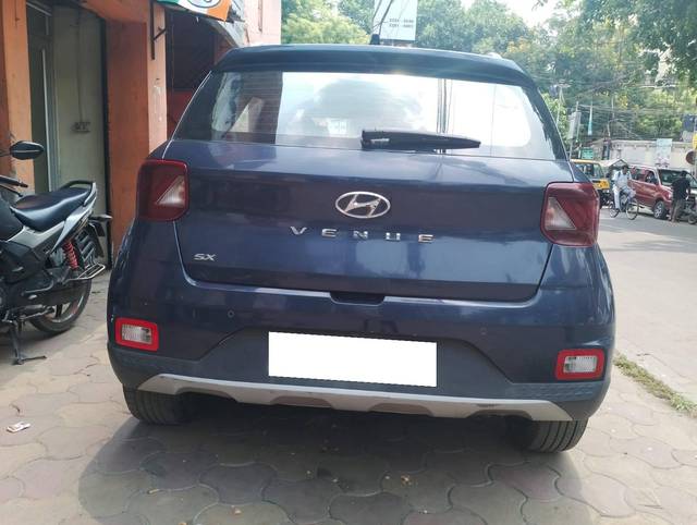 https://images10.gaadi.com/usedcar_image/4272154/original/processed_00a2406872213f6ea14b4a0ccf34cf45.jpg?imwidth=6401