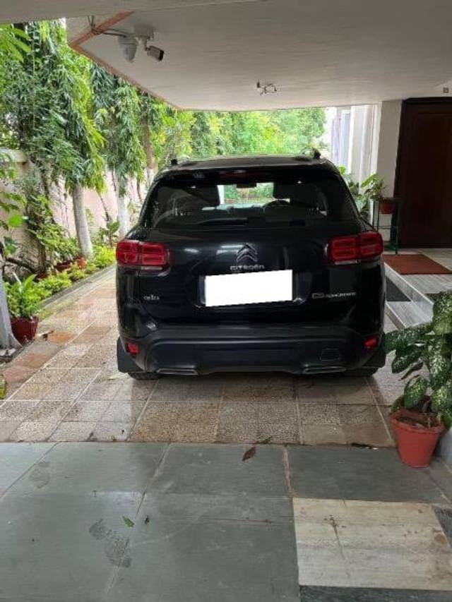 https://images10.gaadi.com/usedcar_image/4272319/original/processed_aca49da4-b40d-4cf8-9af7-dde329894d81.jpg?imwidth=6401